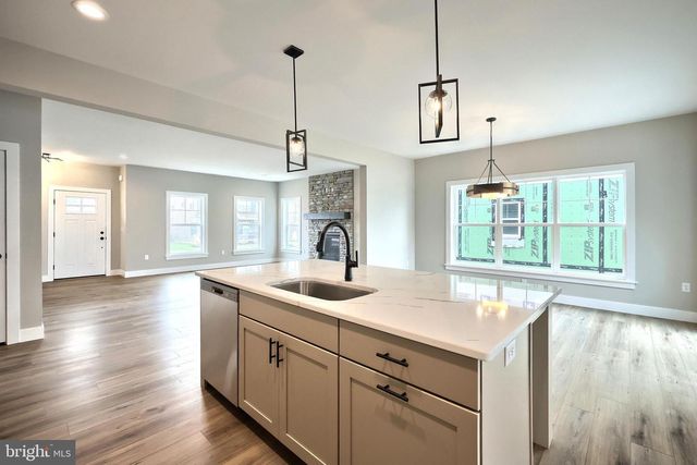 515 ESTATE DR, Mechanicsburg, PA 17055