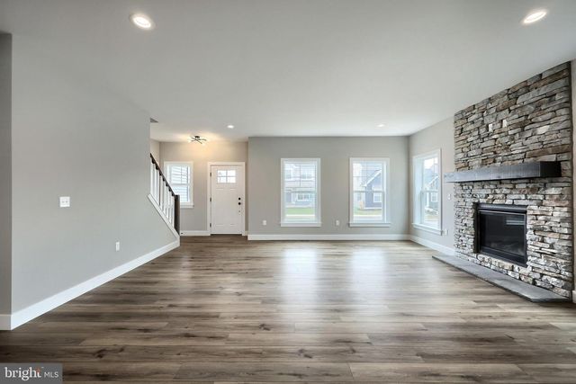 515 ESTATE DR, Mechanicsburg, PA 17055