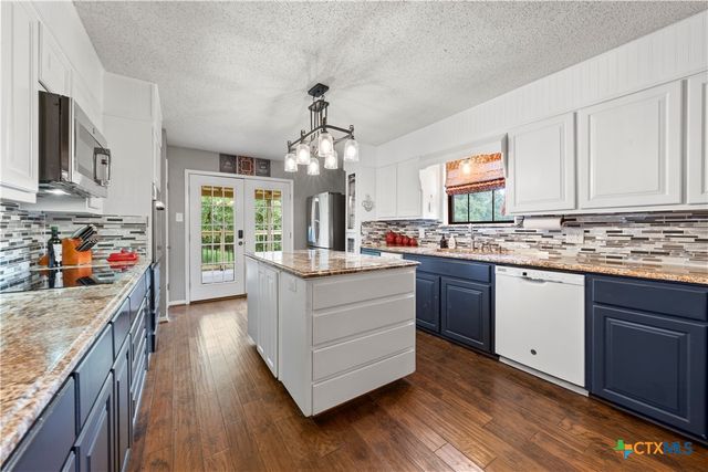 1210 Tokio Loop, West, TX 76691