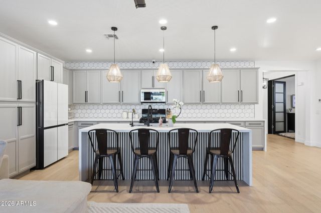 25689 N 140th Lane, Surprise, AZ 85387