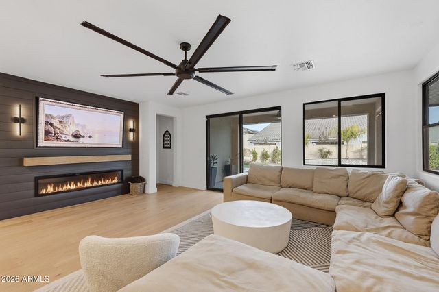 25689 N 140th Lane, Surprise, AZ 85387