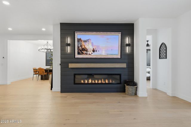 25689 N 140th Lane, Surprise, AZ 85387