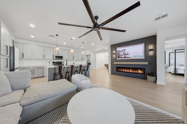 25689 N 140th Lane, Surprise, AZ 85387