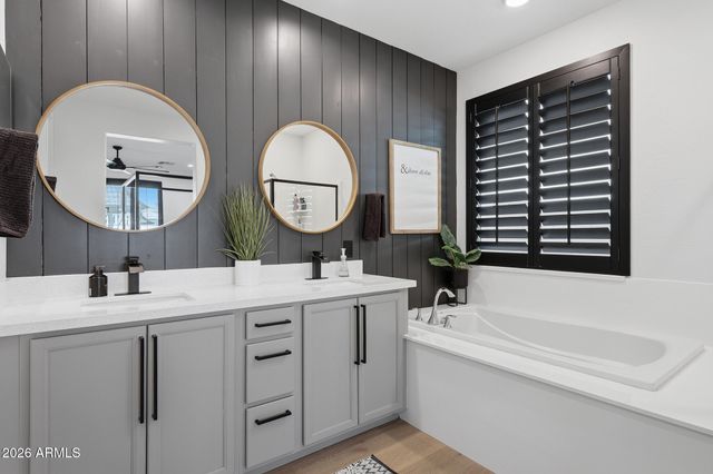 25689 N 140th Lane, Surprise, AZ 85387