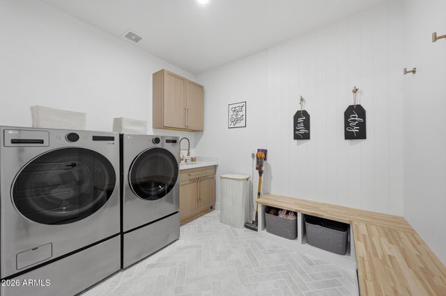 25689 N 140th Lane, Surprise, AZ 85387