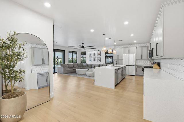 25689 N 140th Lane, Surprise, AZ 85387