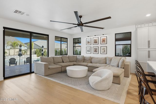 25689 N 140th Lane, Surprise, AZ 85387