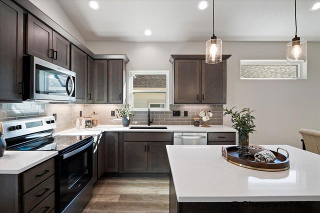 4001 SADDLEBACK LN, Cheyenne, WY 82001