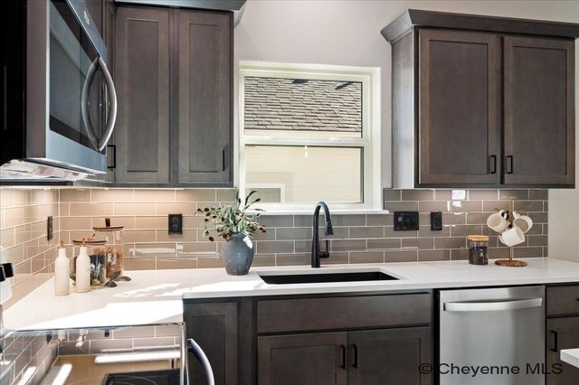 4001 SADDLEBACK LN, Cheyenne, WY 82001