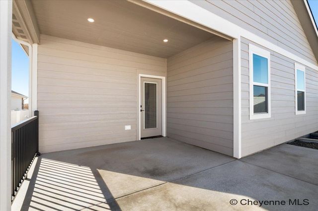 4001 SADDLEBACK LN, Cheyenne, WY 82001