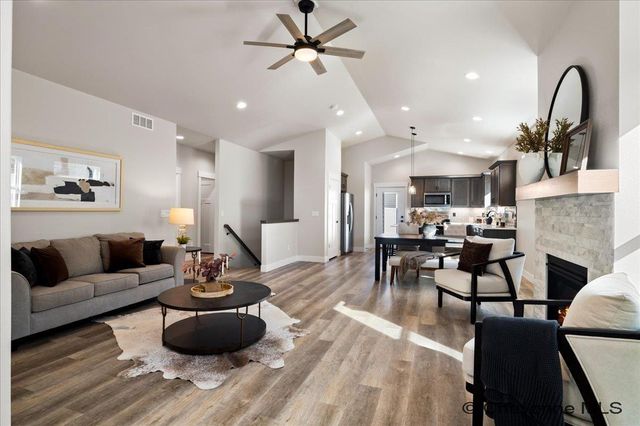 4001 SADDLEBACK LN, Cheyenne, WY 82001