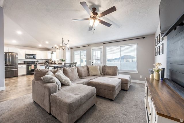 1070 E HUNTER LN, Eagle Mountain, UT 84005