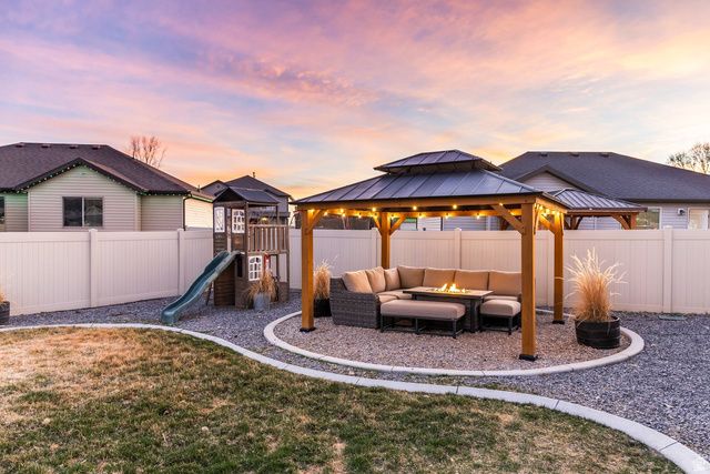 1070 E HUNTER LN, Eagle Mountain, UT 84005