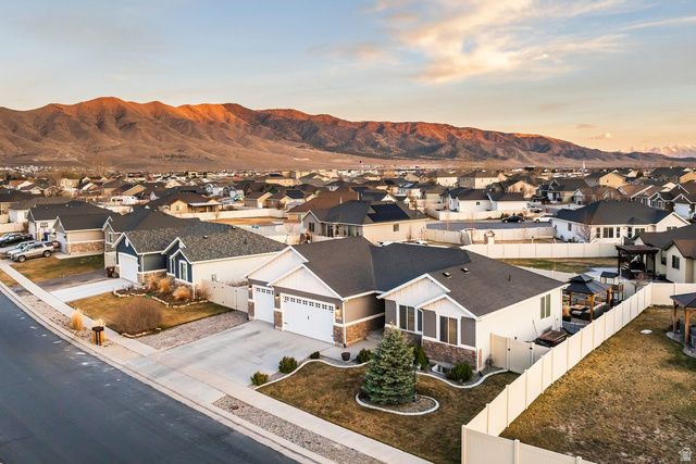 1070 E HUNTER LN, Eagle Mountain, UT 84005
