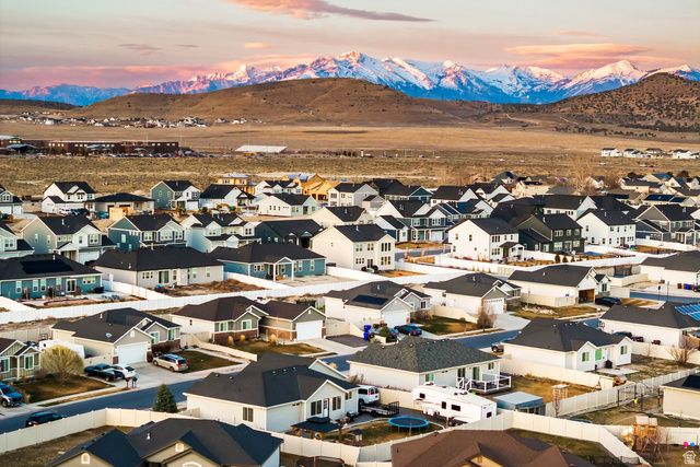 1070 E HUNTER LN, Eagle Mountain, UT 84005