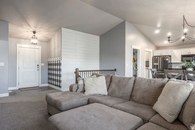 1070 E HUNTER LN, Eagle Mountain, UT 84005