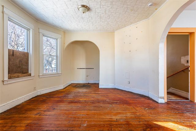 208 Myrtle Avenue, Staten Island, NY 10310