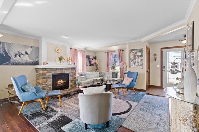 9502 W Parkland COURT, Milwaukee, WI 53224