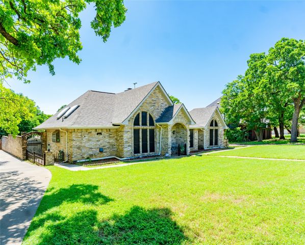 225 Alsbury Boulevard, Burleson, TX 76028