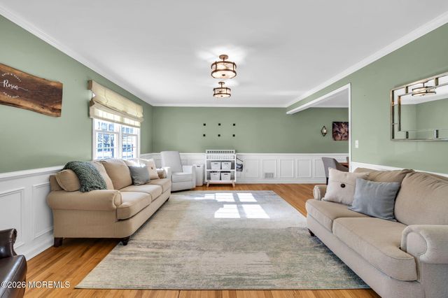 4 Meadowbrook Drive, Howell, NJ 07731