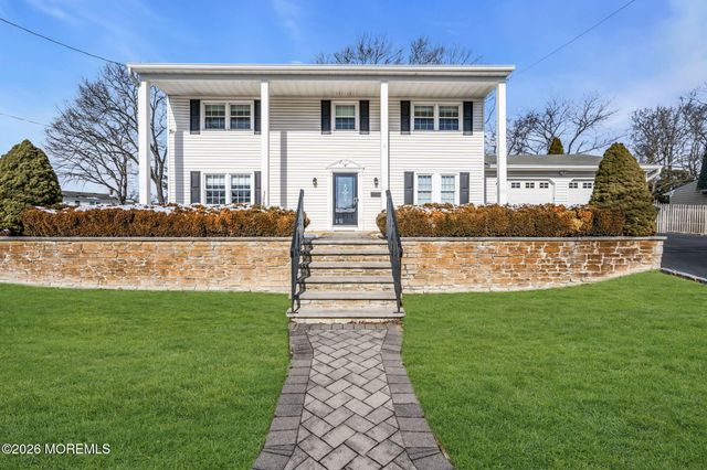 4 Meadowbrook Drive, Howell, NJ 07731
