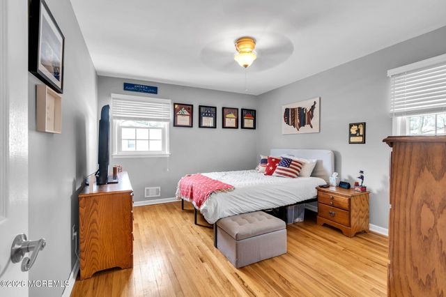 4 Meadowbrook Drive, Howell, NJ 07731