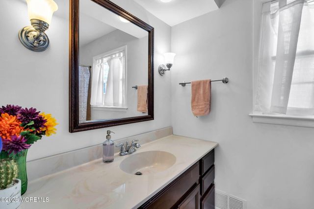 4 Meadowbrook Drive, Howell, NJ 07731