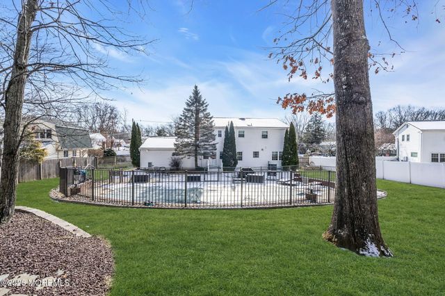 4 Meadowbrook Drive, Howell, NJ 07731
