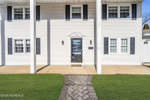 4 Meadowbrook Drive, Howell, NJ 07731
