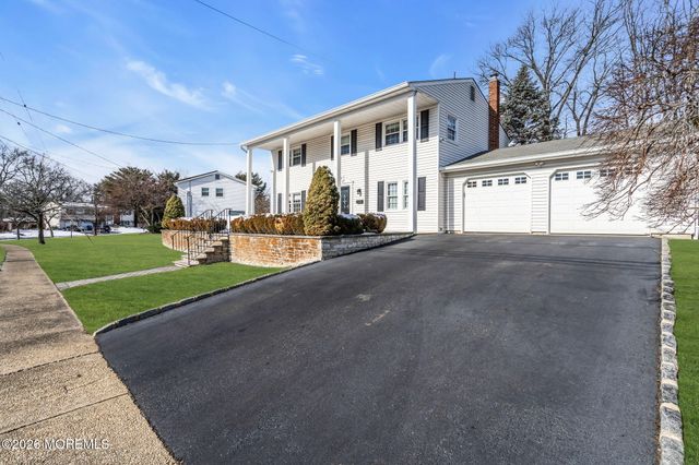 4 Meadowbrook Drive, Howell, NJ 07731