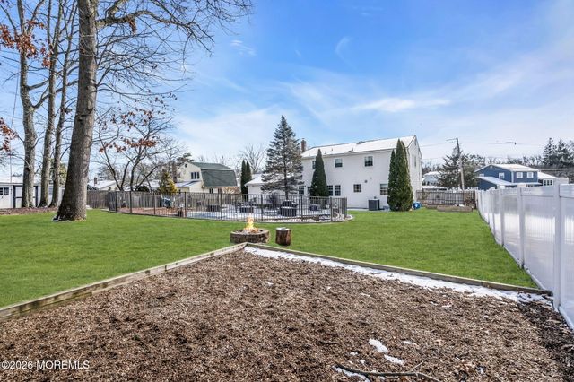 4 Meadowbrook Drive, Howell, NJ 07731