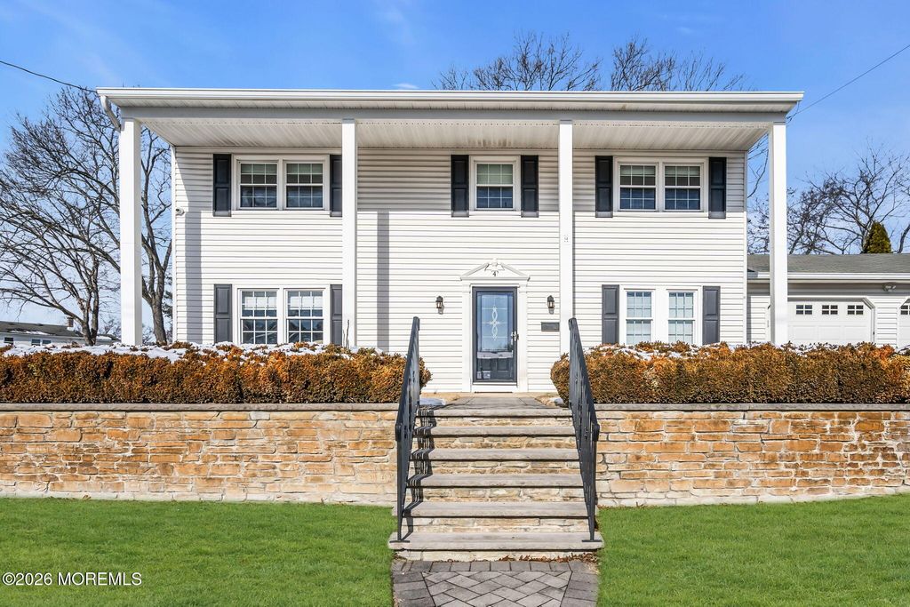 4 Meadowbrook Drive, Howell, NJ 07731