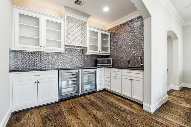 5025 Augusta Street, Houston, TX 77007