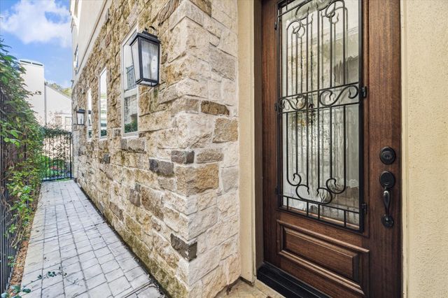5025 Augusta Street, Houston, TX 77007