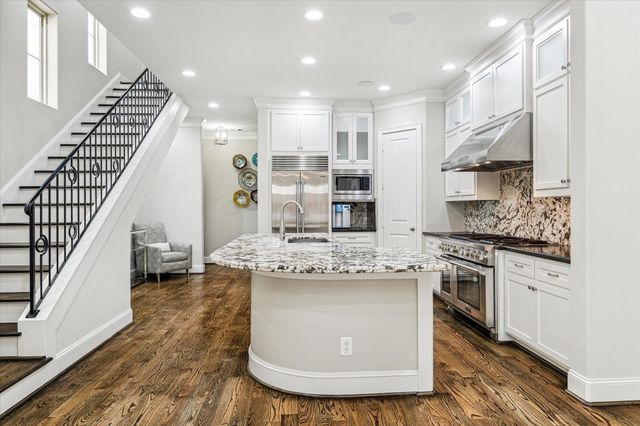 5025 Augusta Street, Houston, TX 77007