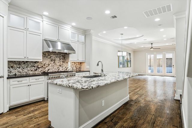 5025 Augusta Street, Houston, TX 77007