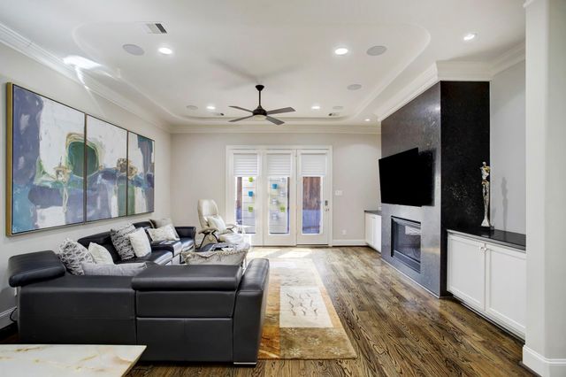5025 Augusta Street, Houston, TX 77007