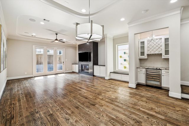 5025 Augusta Street, Houston, TX 77007