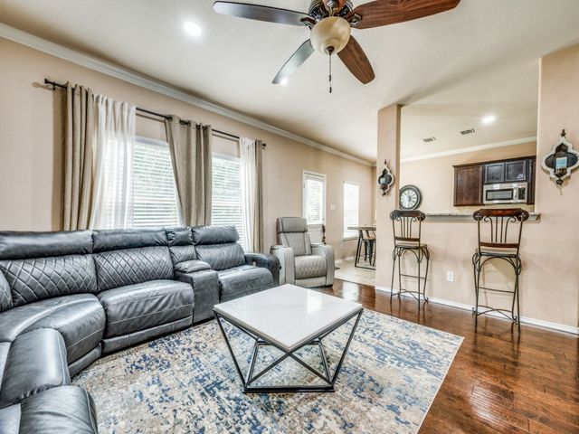 8924 Holliday Lane, Aubrey, TX 76227