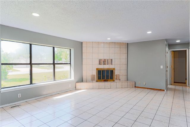 1725 S 15th Street, Rogers, AR 72758