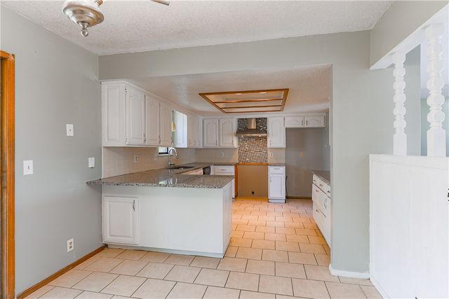 1725 S 15th Street, Rogers, AR 72758