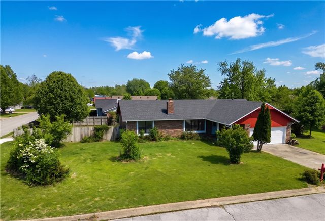 1725 S 15th Street, Rogers, AR 72758