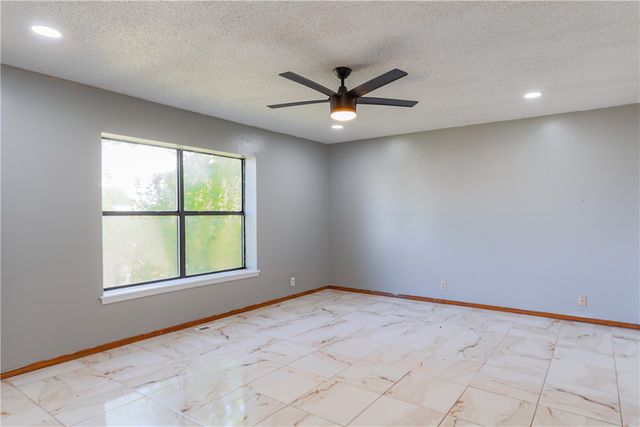 1725 S 15th Street, Rogers, AR 72758