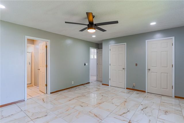 1725 S 15th Street, Rogers, AR 72758