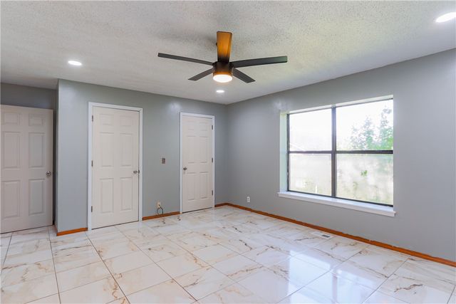 1725 S 15th Street, Rogers, AR 72758