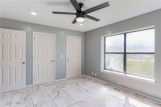 1725 S 15th Street, Rogers, AR 72758