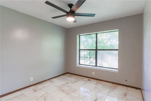 1725 S 15th Street, Rogers, AR 72758