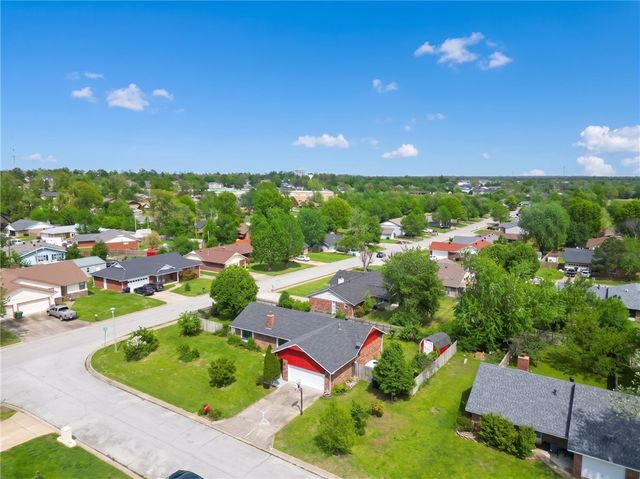 1725 S 15th Street, Rogers, AR 72758