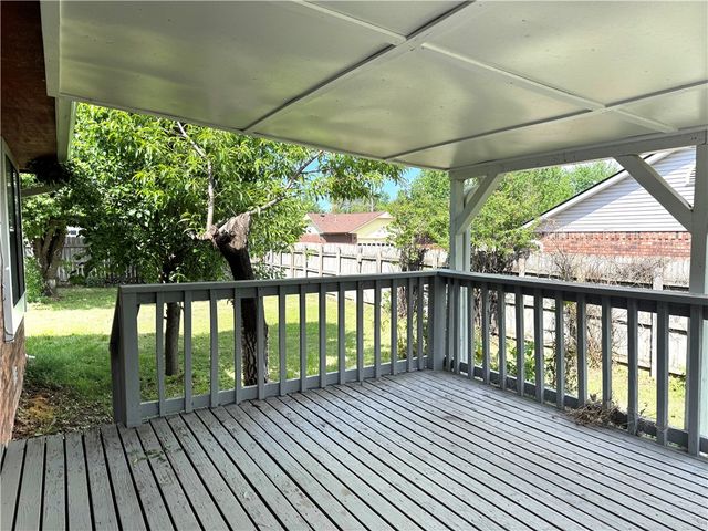 1725 S 15th Street, Rogers, AR 72758