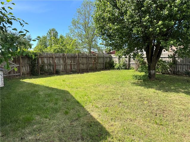 1725 S 15th Street, Rogers, AR 72758